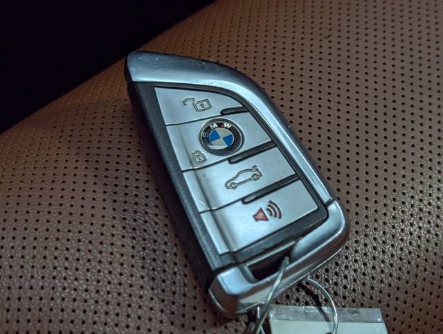 Used 2021 BMW X7 M50i image 26