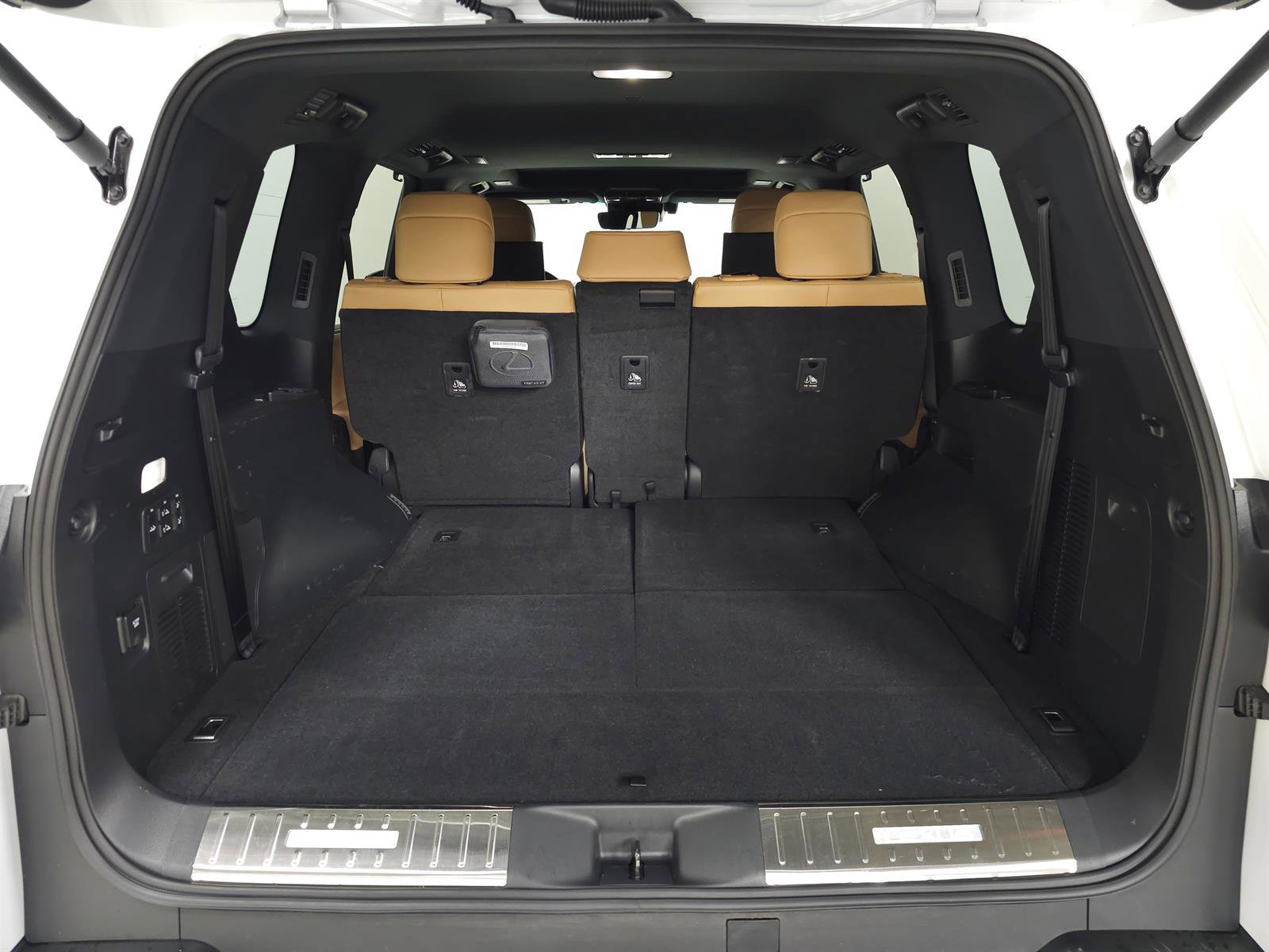 Used 2023 Lexus LX 600 4WD w/ Appearance Package image 8