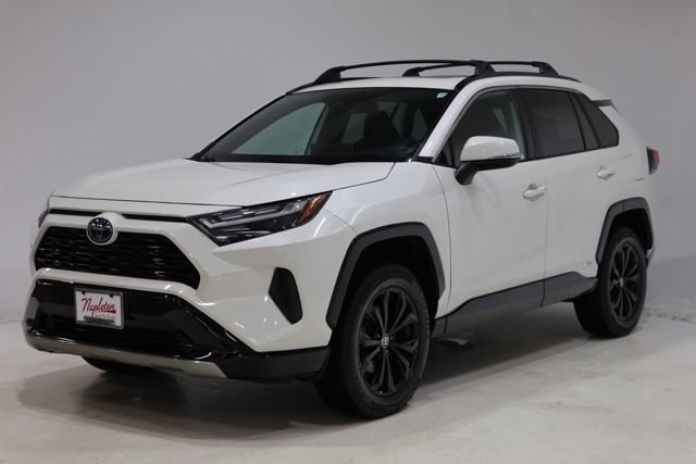 Used 2022 Toyota RAV4 SE w/ Convenience Package AWD/4WD image 3
