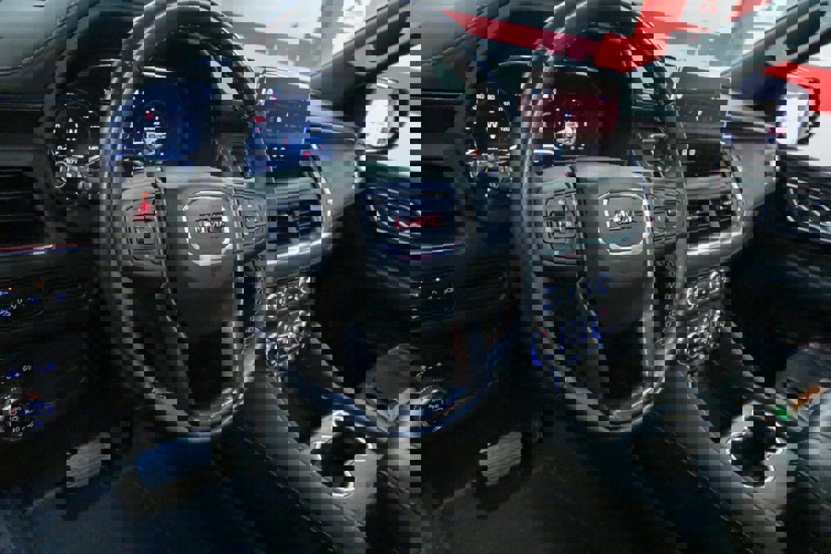 Used 2022 GMC Yukon AT4 image 12