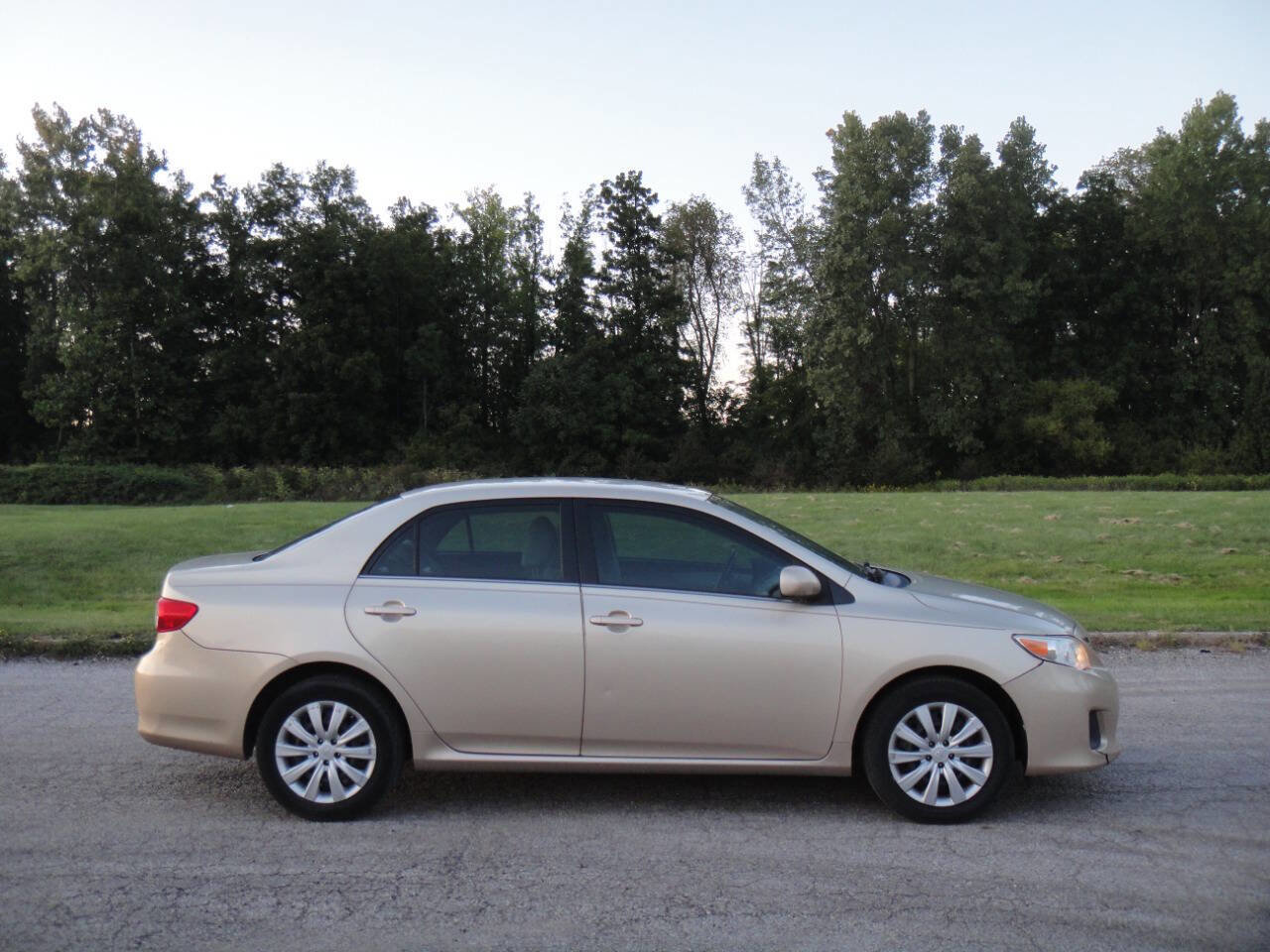 Used 2013 Toyota Corolla LE image 6