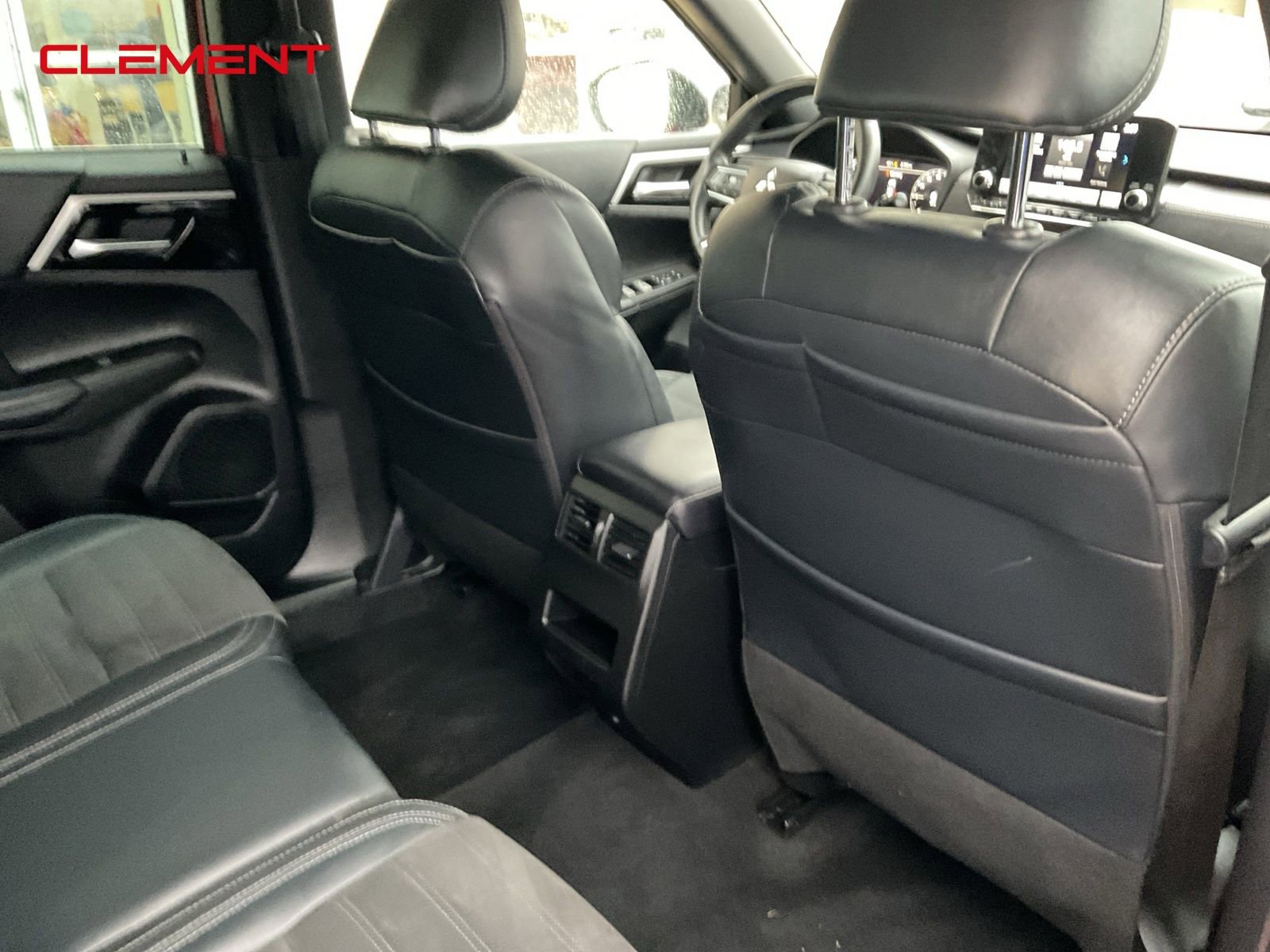 Used 2023 Mitsubishi Outlander SE image 29