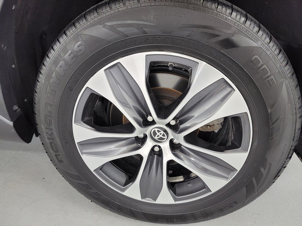 Used 2022 Toyota Highlander XLE AWD/4WD image 10