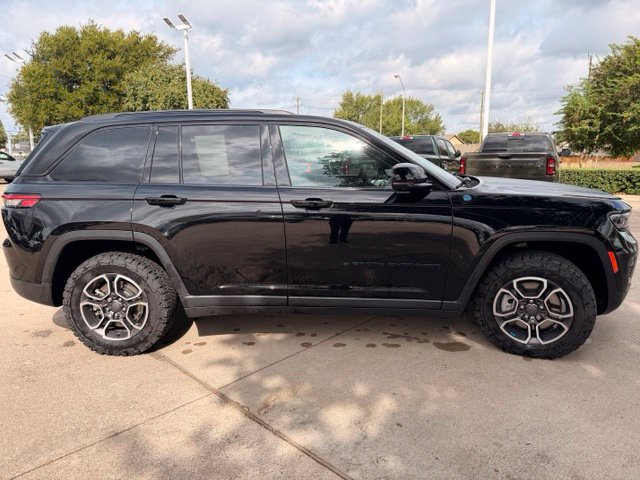 Used 2023 Jeep Grand Cherokee Trailhawk w/ Advanced Protech Group II AWD/4WD image 4