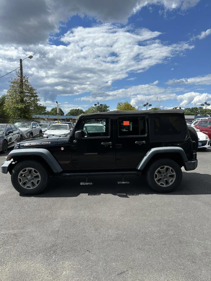Used 2015 Jeep Wrangler Unlimited Rubicon w/ Connectivity Group AWD/4WD image 2