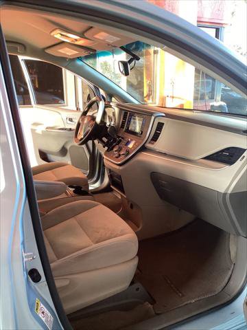 Used 2015 Toyota Sienna LE image 18
