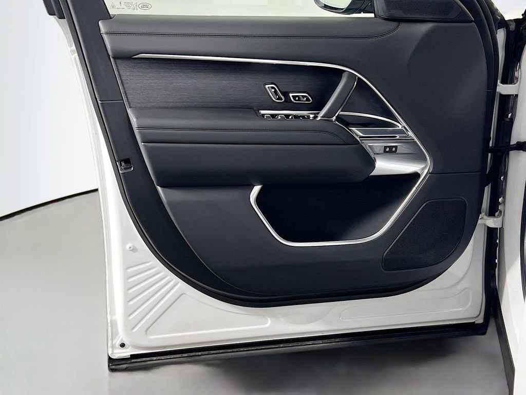 Used 2025 Land Rover Range Rover SE AWD/4WD image 18