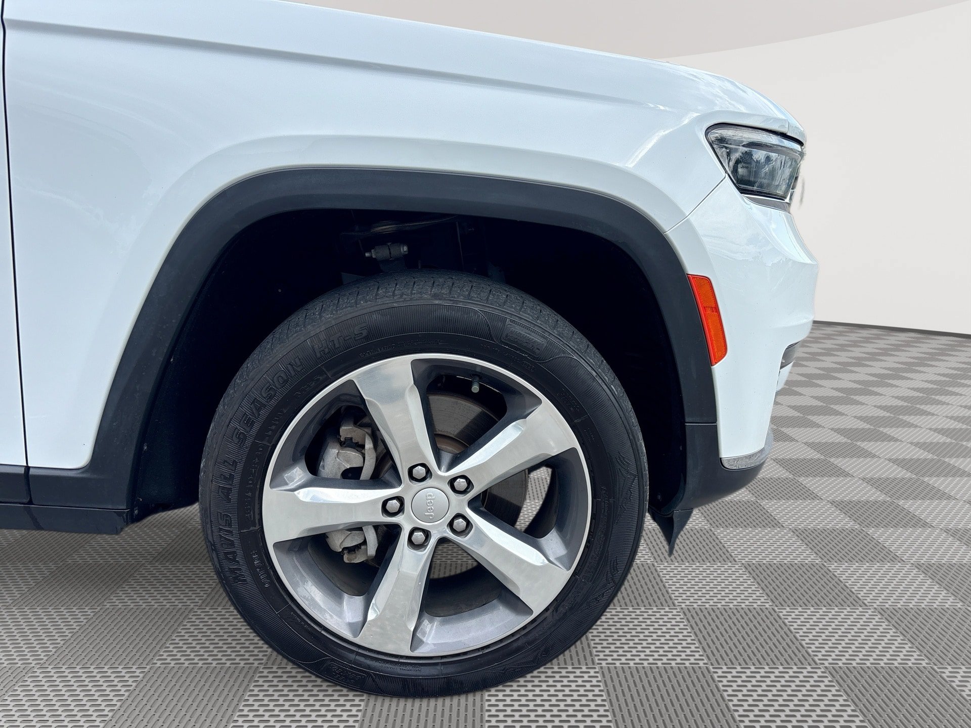 Used 2021 Jeep Grand Cherokee L Limited AWD/4WD image 31