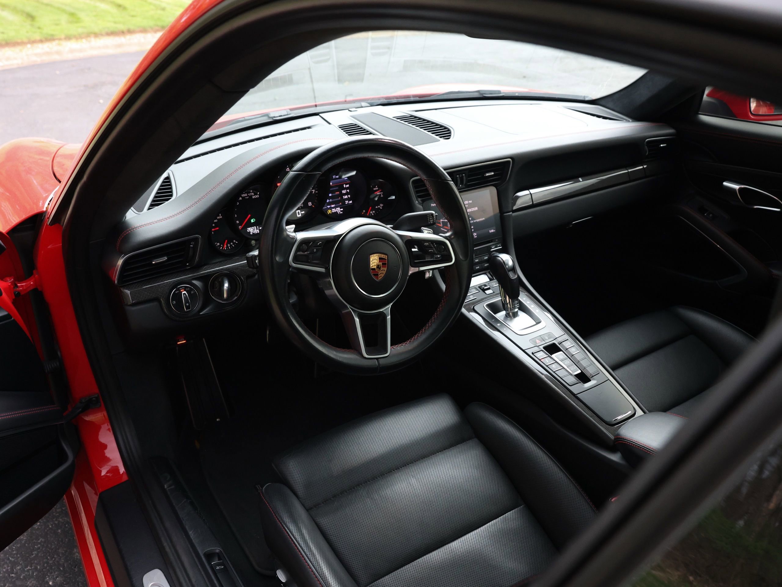 Used 2019 Porsche 911 Carrera 4 image 3