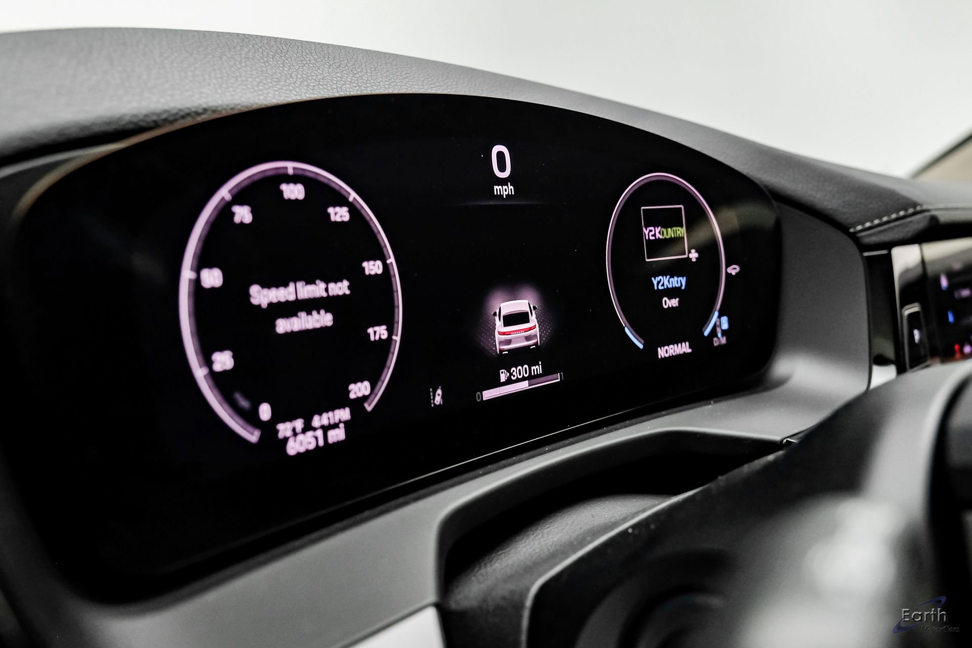 Used 2025 Porsche Panamera w/ Premium Package image 32