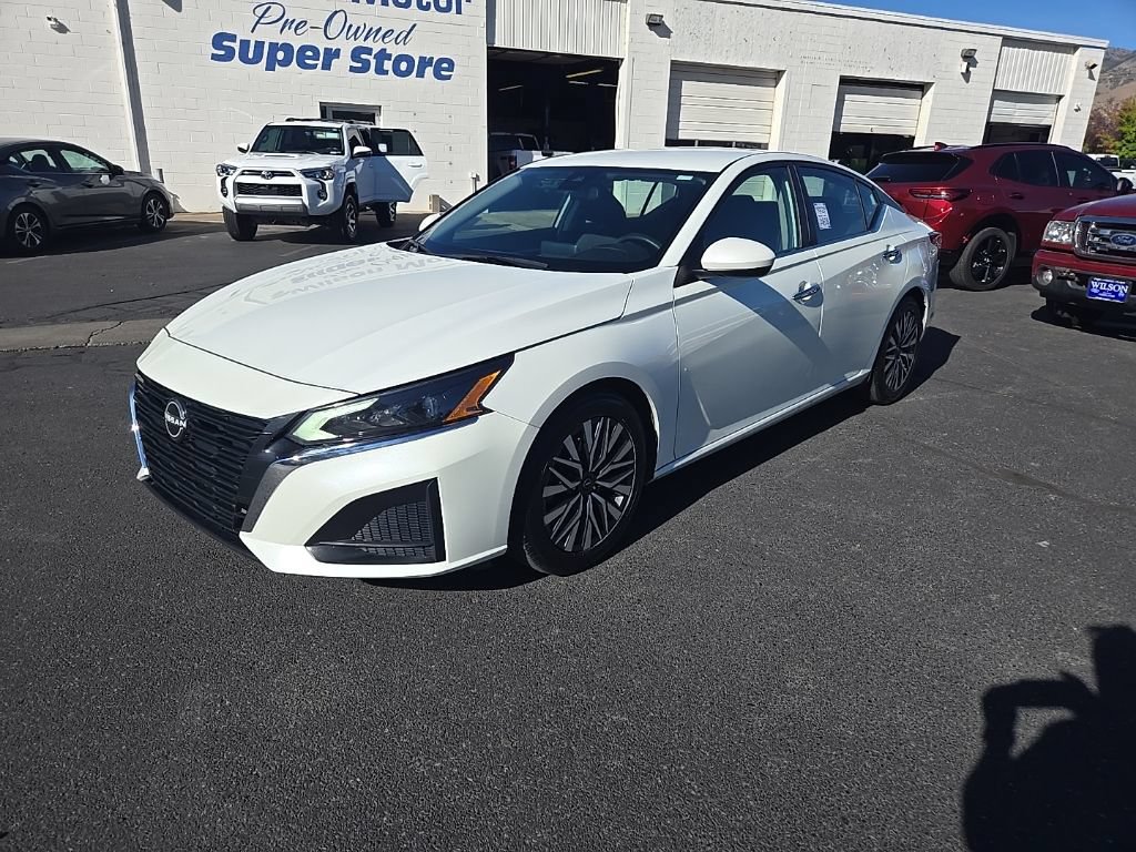 Used 2023 Nissan Altima 2.5 SV