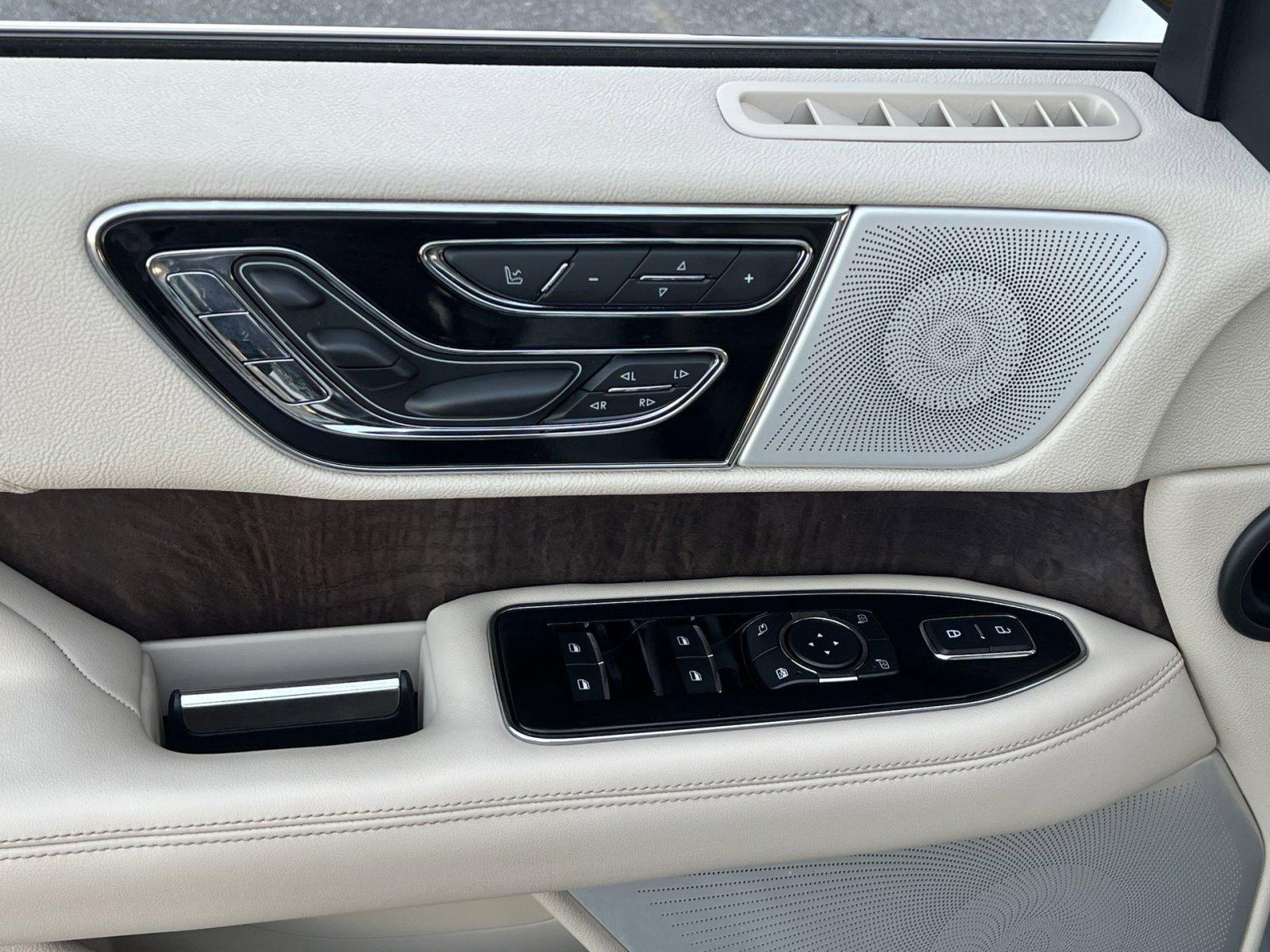 Used 2021 Lincoln Navigator Reserve w/ Luxury Package image 13