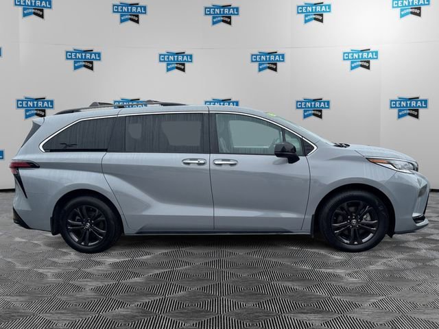 Used 2024 Toyota Sienna XSE w/ XSE Plus Package image 6