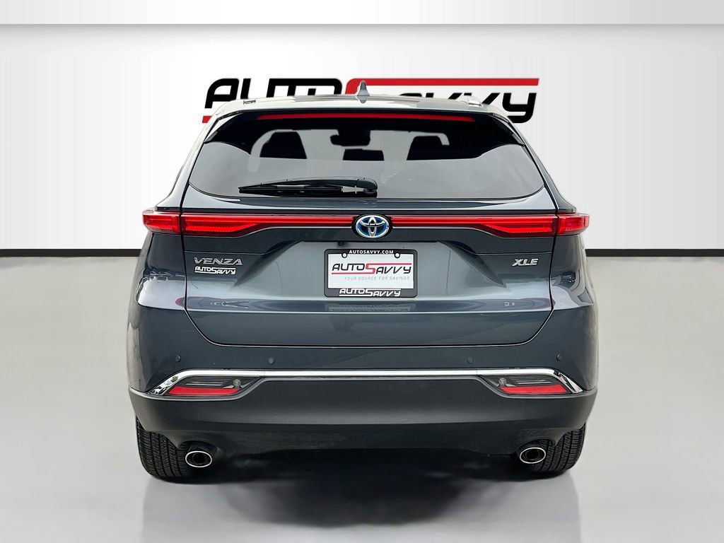Used 2024 Toyota Venza XLE image 6