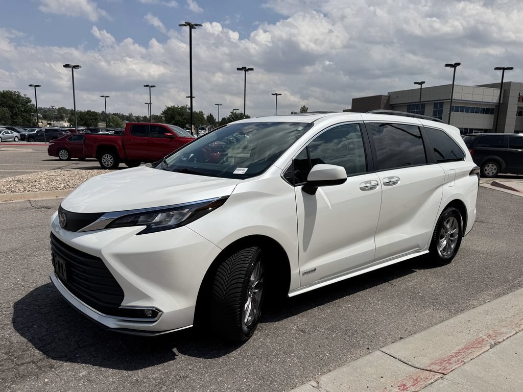 Used 2021 Toyota Sienna XLE w/ XLE Plus Package AWD/4WD image 4