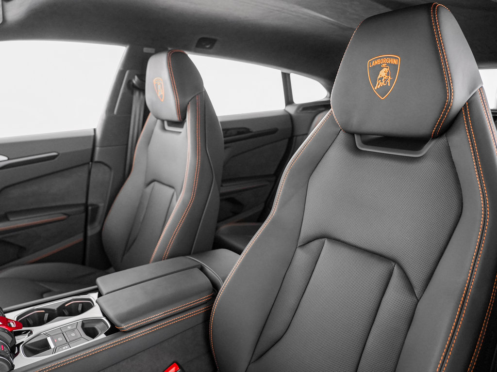 Used 2025 Lamborghini Urus SE AWD/4WD image 14