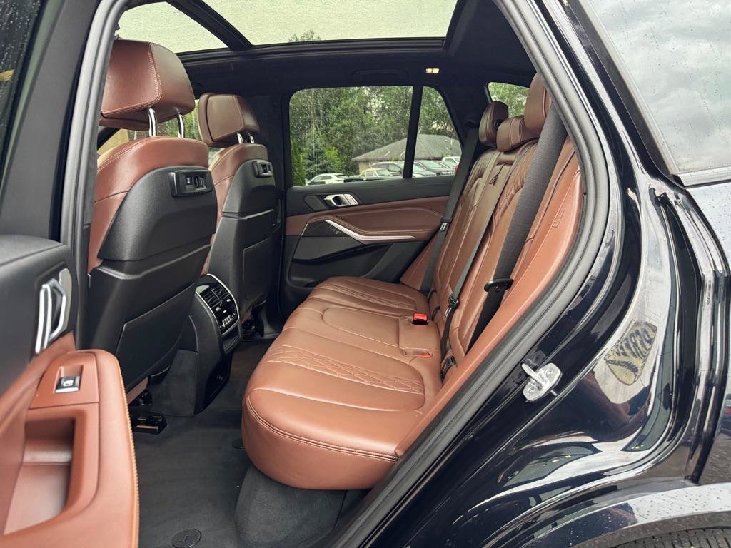 Used 2021 BMW X5 M50i w/ Dynamic Handling Package AWD/4WD image 21