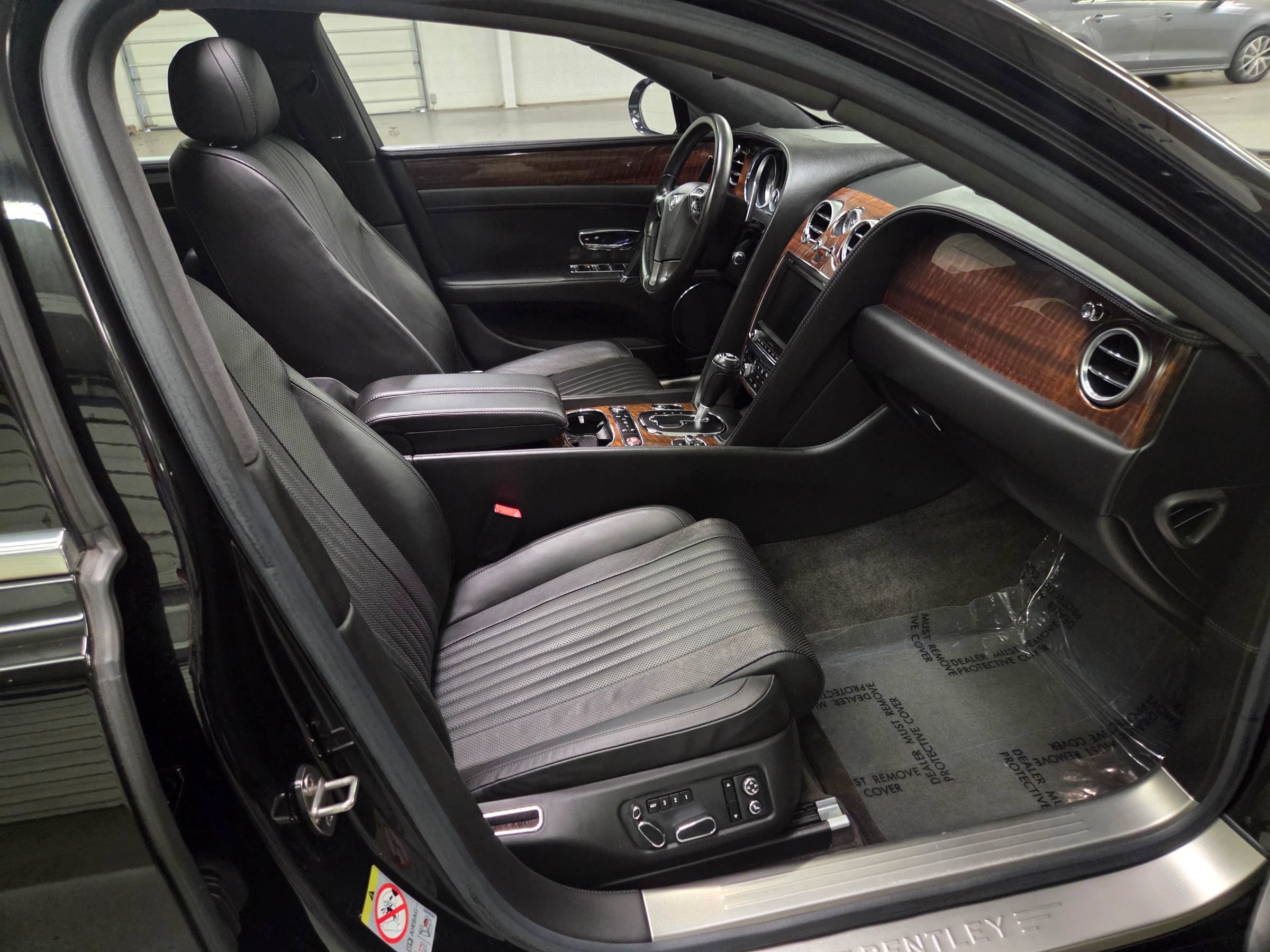 Used 2018 Bentley Flying Spur V8 AWD/4WD image 35