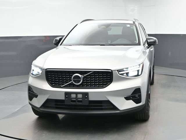 Used 2023 Volvo XC40 B5 Ultimate w/ Protection Package Premier AWD/4WD image 3