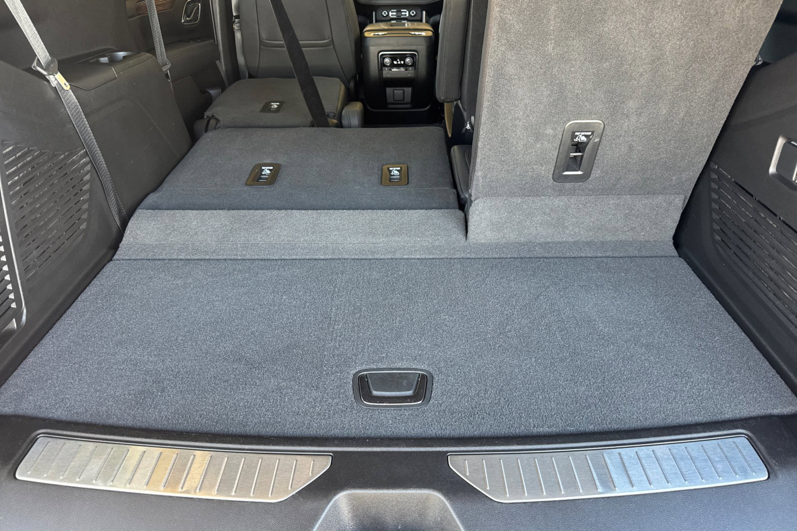 Certified 2023 Chevrolet Tahoe High Country AWD/4WD image 17