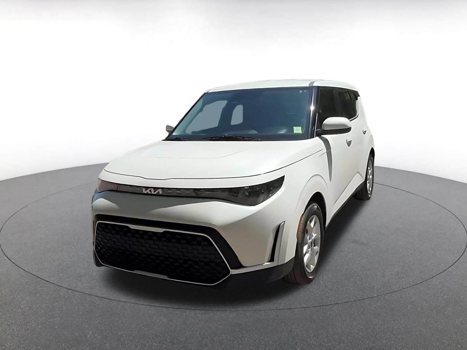 Used 2025 Kia Soul LX w/ LX Technology Package FWD image 7