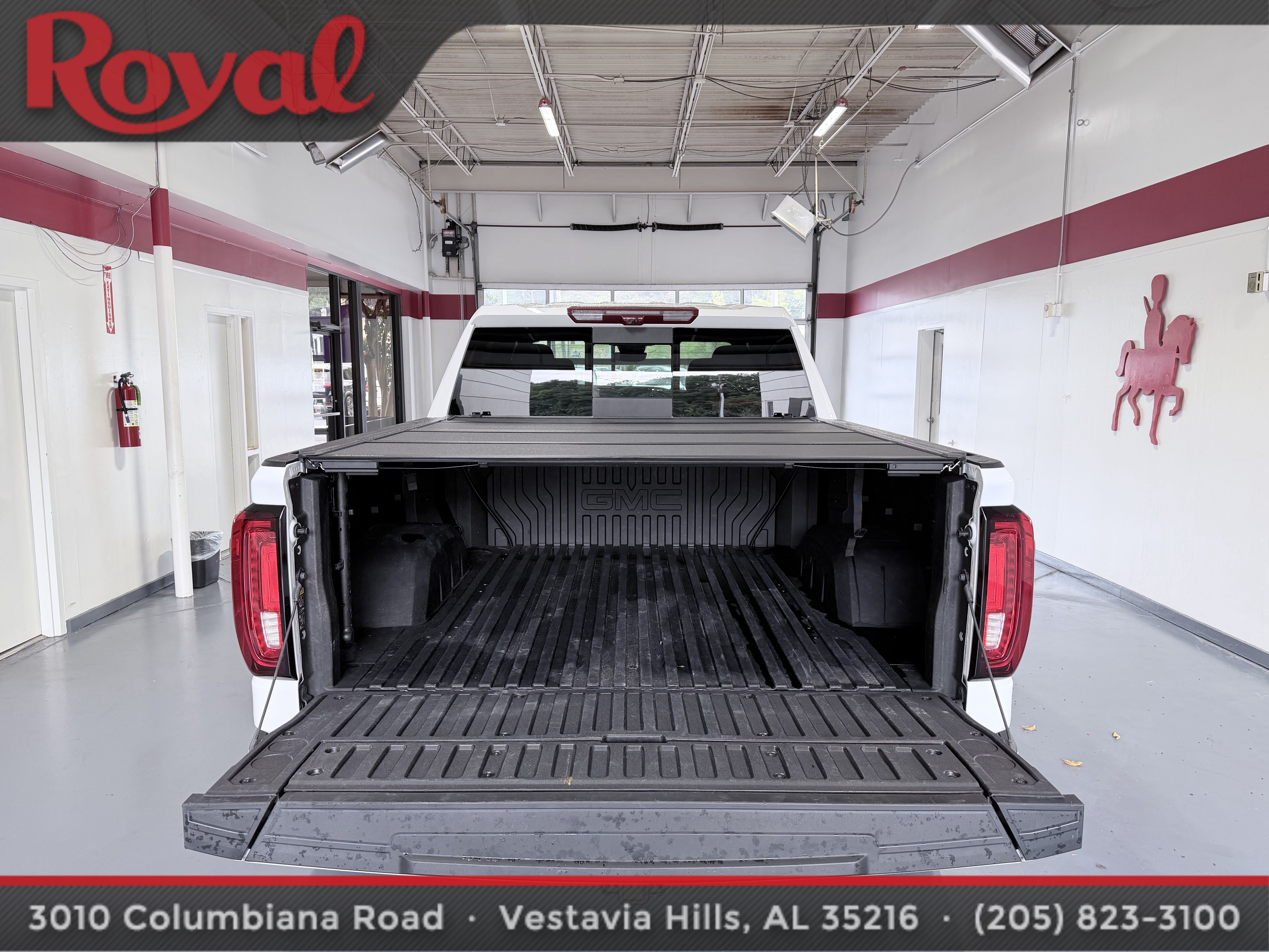 Used 2025 GMC Sierra 1500 AT4 w/ AT4 Premium Package AWD/4WD image 6