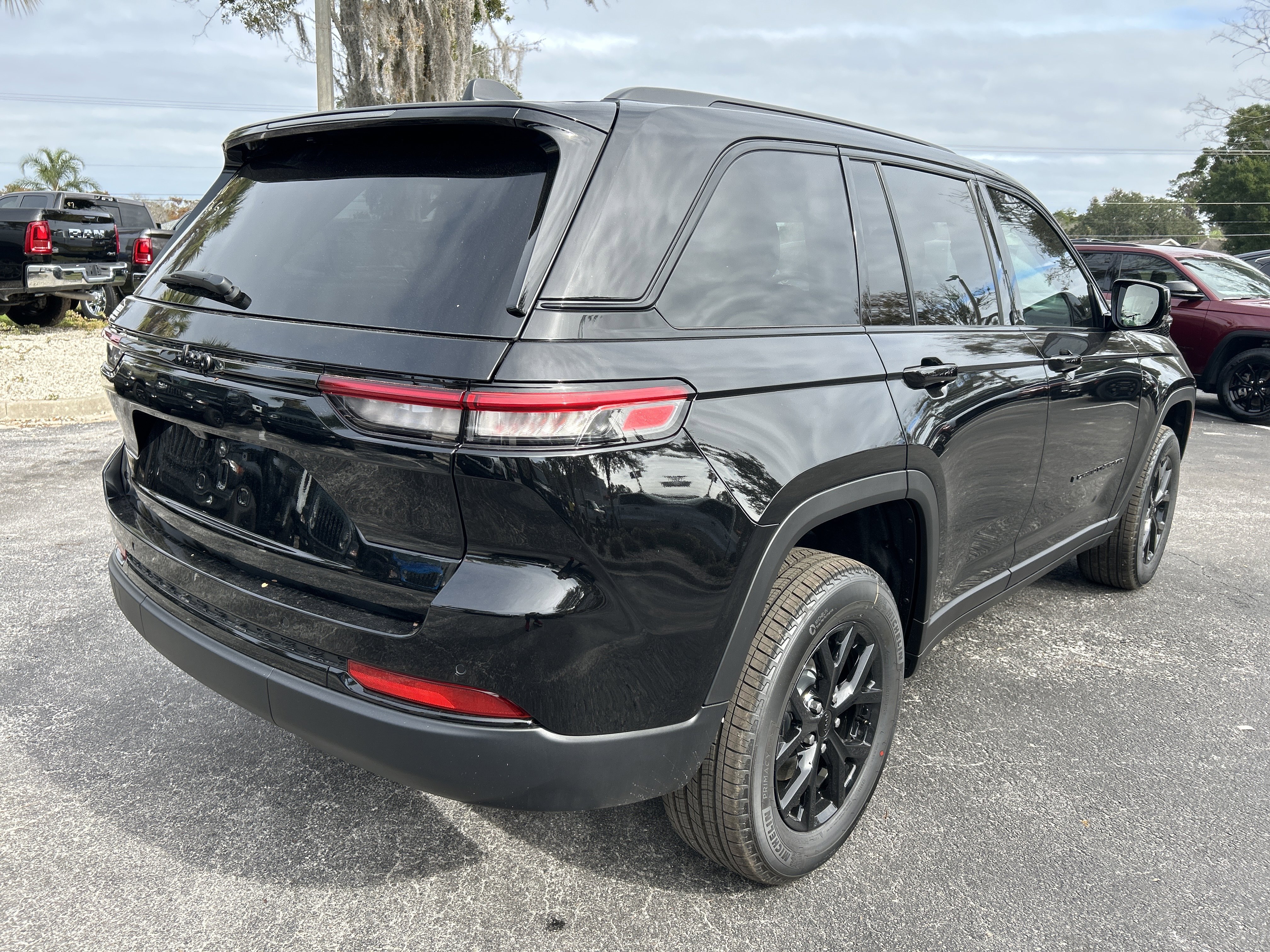 New 2025 Jeep Grand Cherokee Altitude image 9