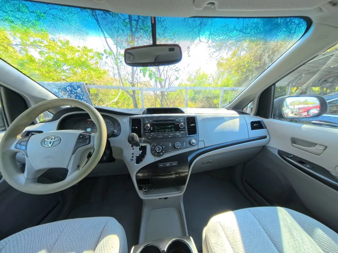 Used 2011 Toyota Sienna LE image 22