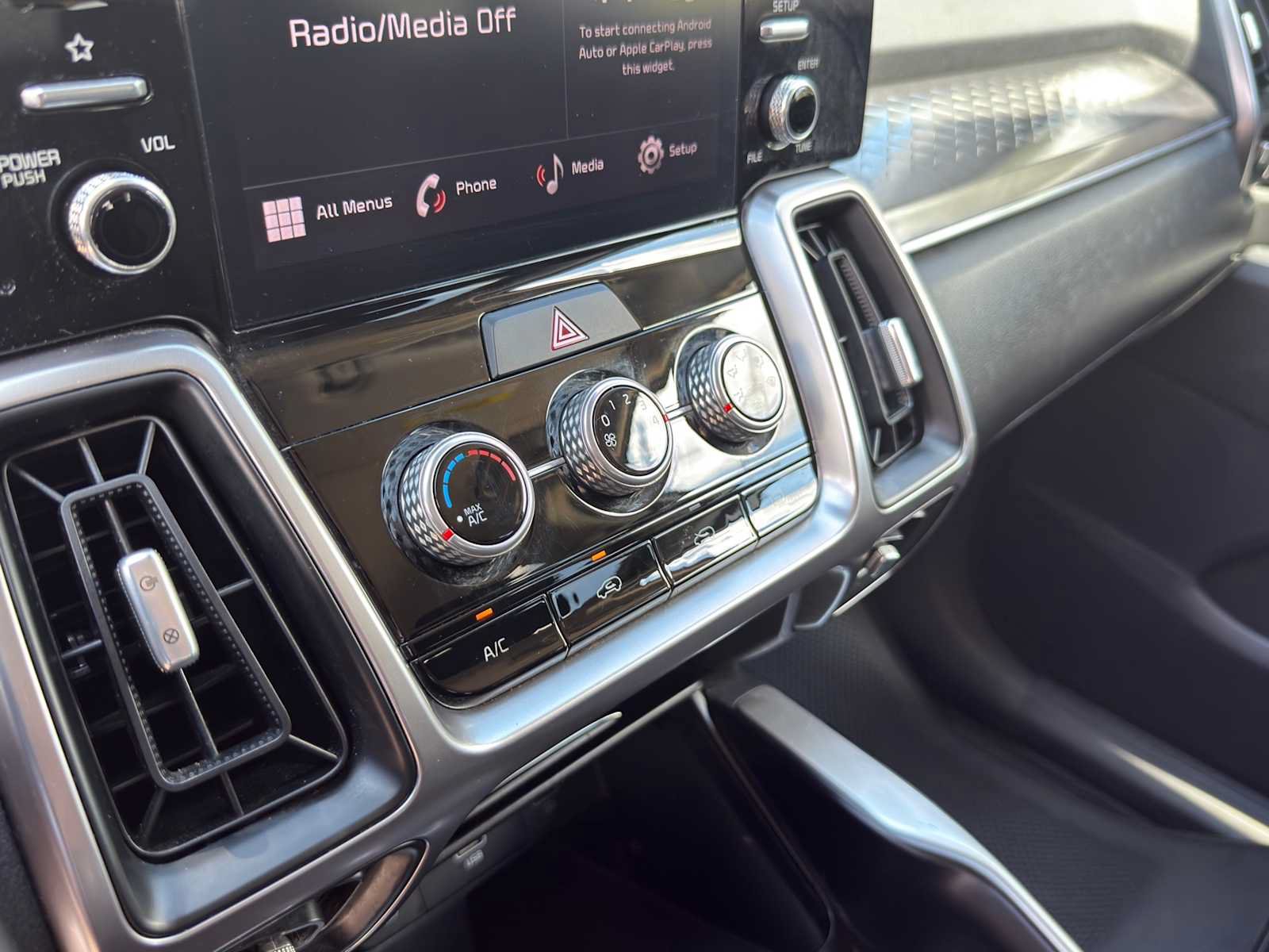 Certified 2023 Kia Sorento LX FWD image 19