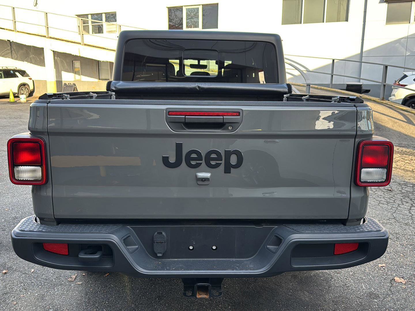 Used 2022 Jeep Gladiator Sport image 8