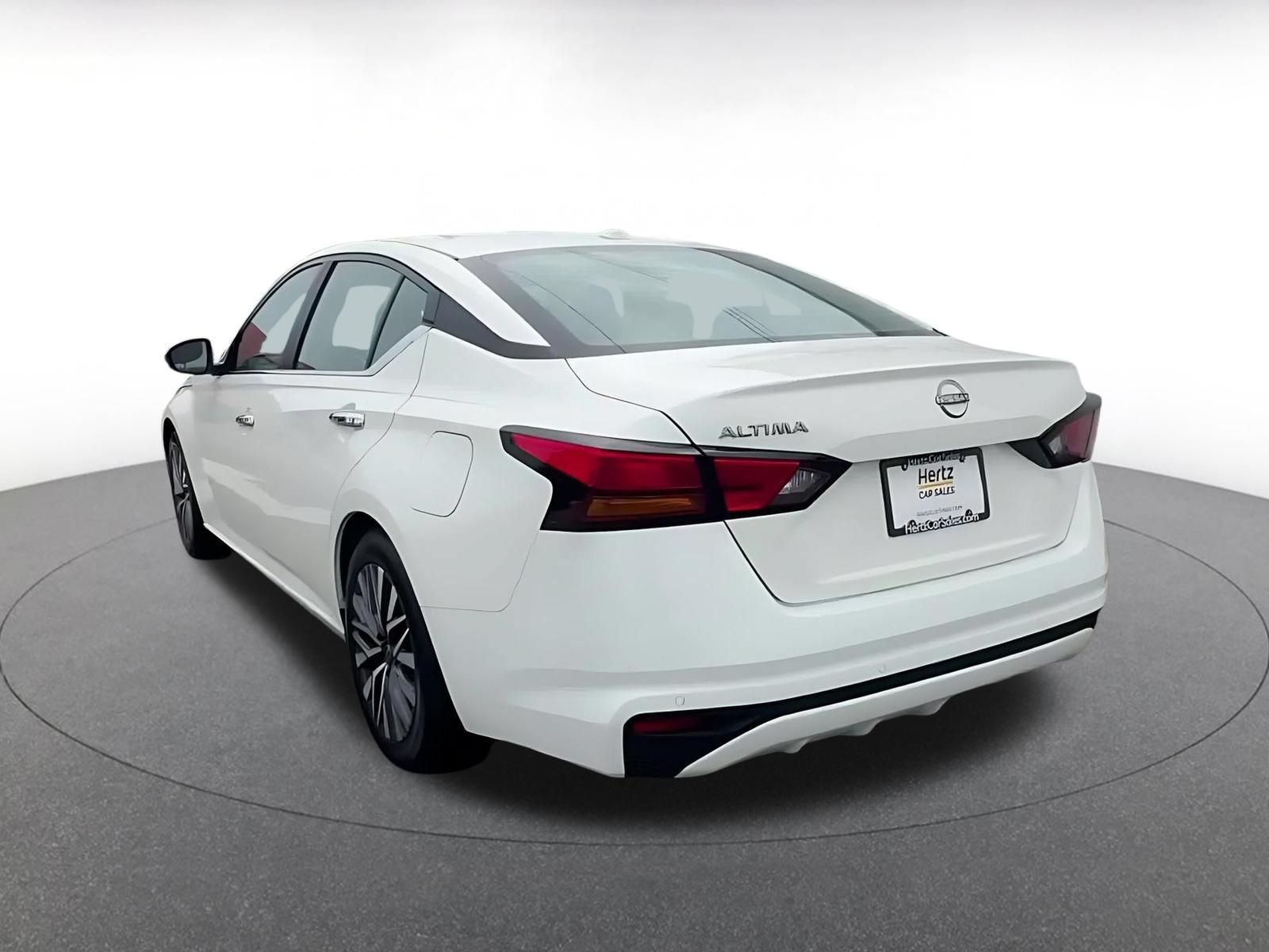 Used 2025 Nissan Altima 2.5 SV FWD image 11