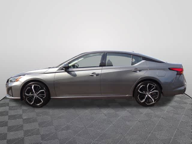 Used 2023 Nissan Altima 2.5 SR FWD image 2