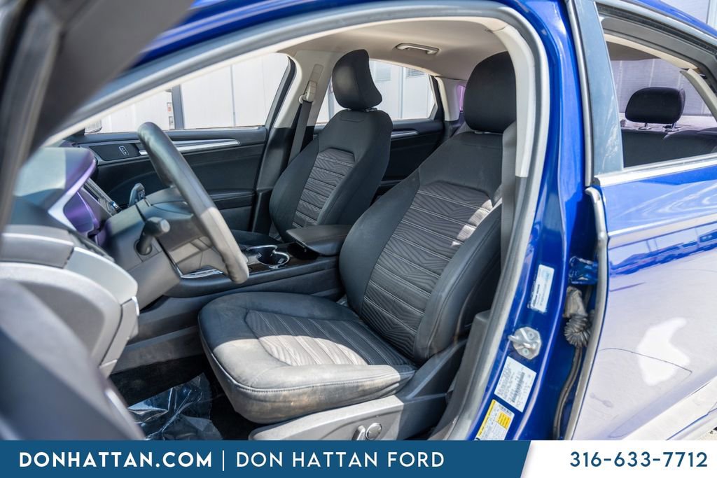 Used 2016 Ford Fusion SE image 4