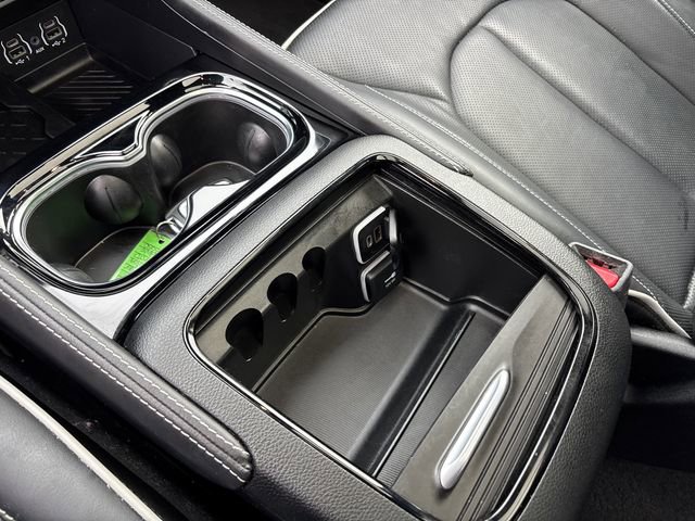 Used 2025 Chrysler Pacifica Limited FWD image 24