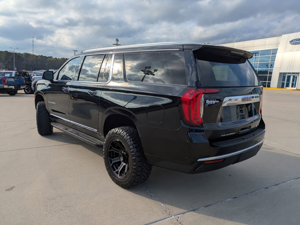 Used 2023 GMC Yukon XL SLT w/ SLT Premium Package image 6