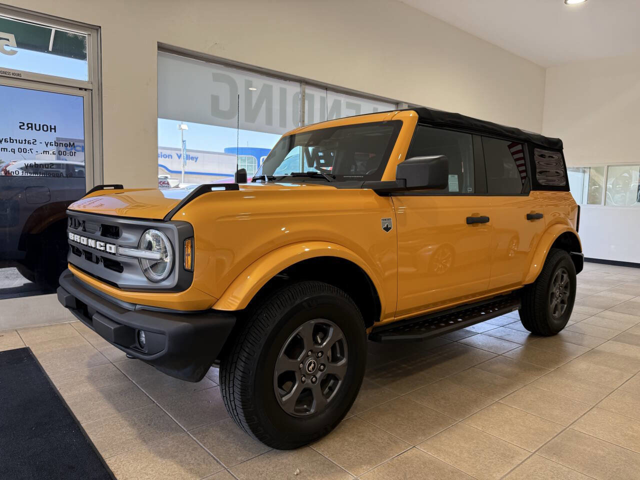 Used 2022 Ford Bronco Big Bend image 4