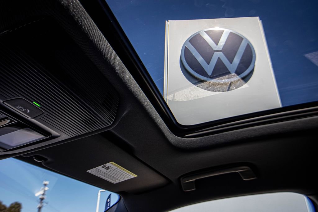 New 2026 Volkswagen Tiguan SE R-Line FWD image 49
