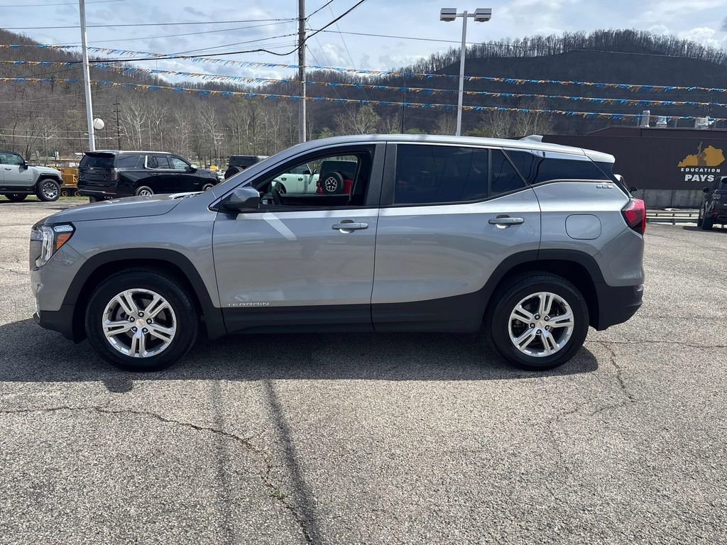 Used 2024 GMC Terrain SLE AWD/4WD image 2