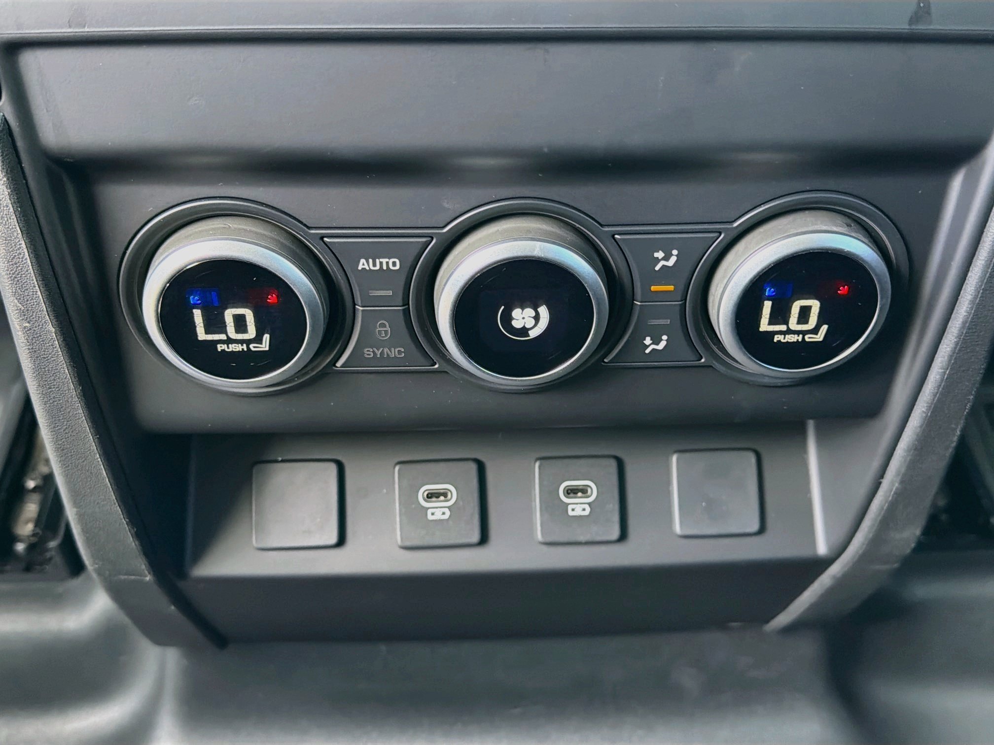 Used 2025 Land Rover Defender 110 S AWD/4WD image 18