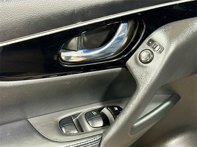 Used 2018 Nissan Rogue Sport SL image 18