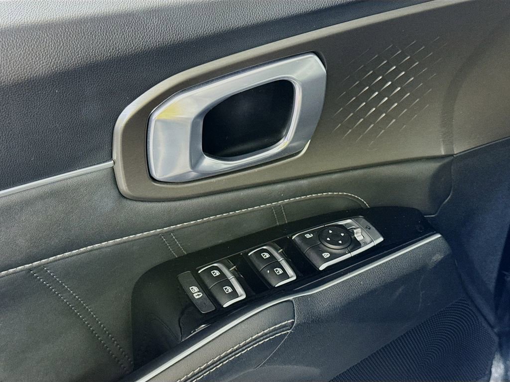 Used 2023 Kia Sorento SX image 18