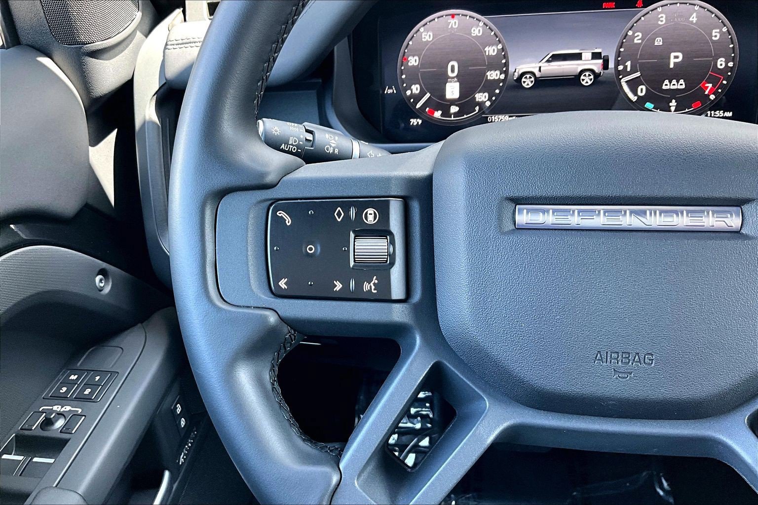 Used 2025 Land Rover Defender 110 X-Dynamic SE AWD/4WD image 18
