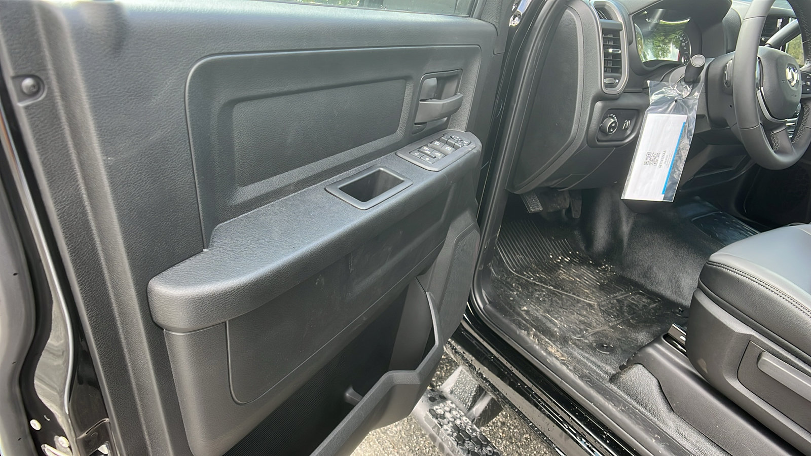 New 2025 RAM 5500 Tradesman w/ Safety Group AWD/4WD image 14