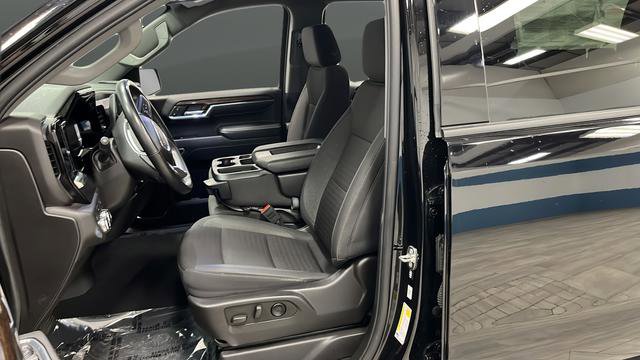 Used 2024 GMC Sierra 1500 Elevation w/ LPO, Elevation Black Package image 9