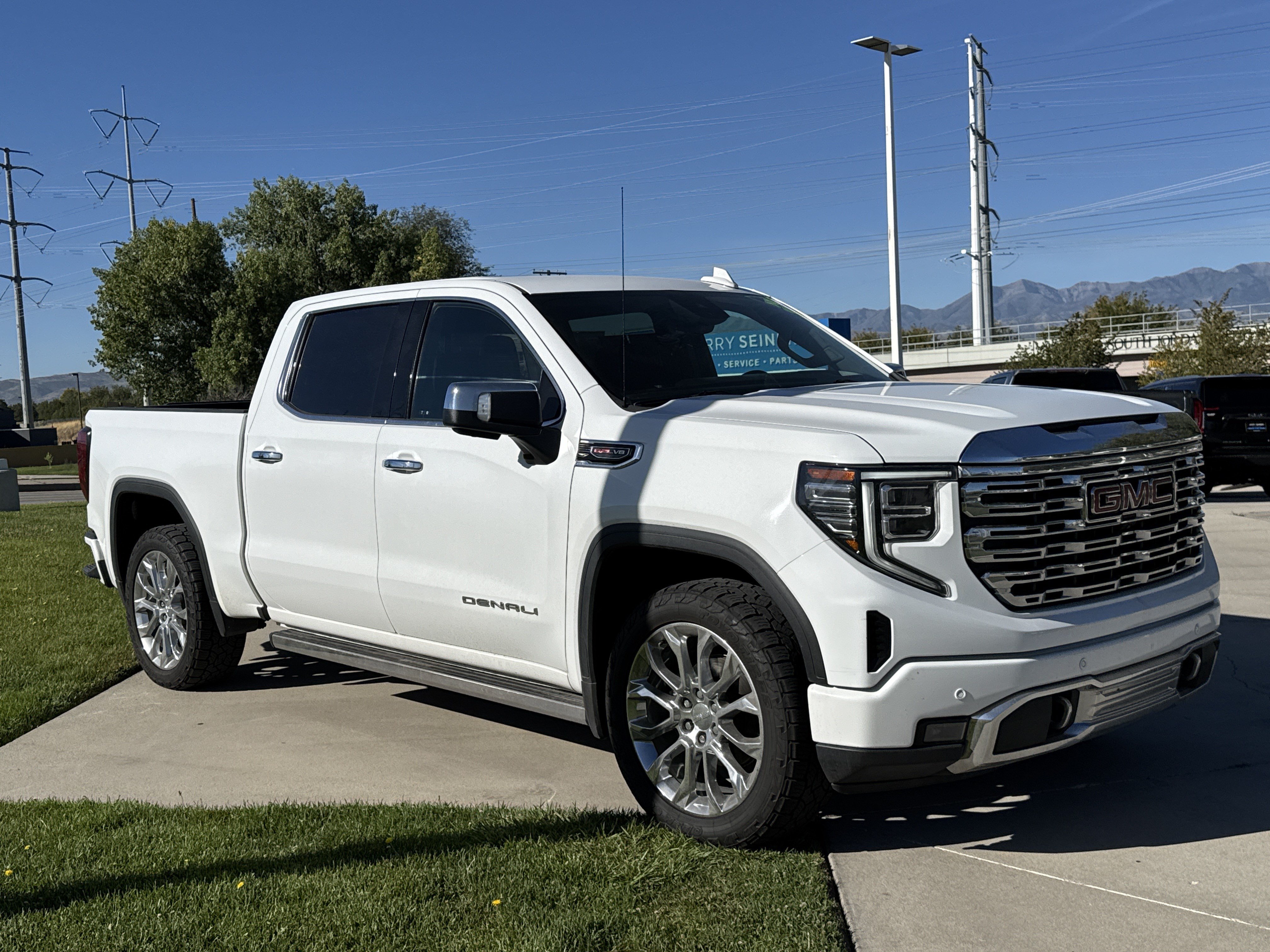 Used 2023 GMC Sierra 1500 Denali w/ Technology Package AWD/4WD image 7