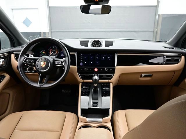 Certified 2023 Porsche Macan image 18