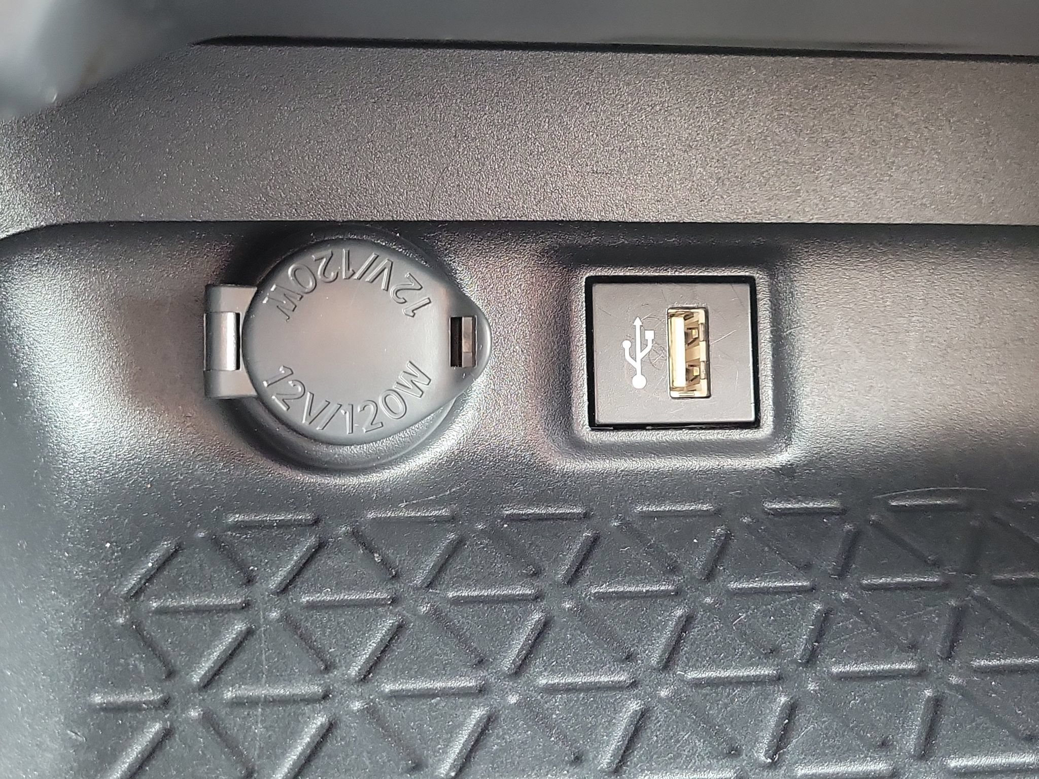 Used 2025 Toyota RAV4 XLE FWD image 20