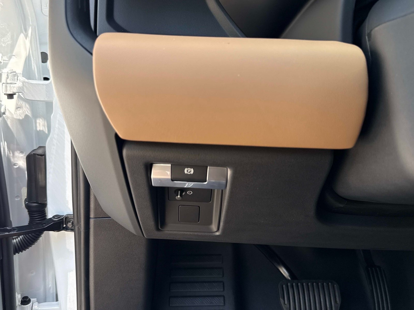 New 2026 Land Rover Defender 110 S AWD/4WD image 32