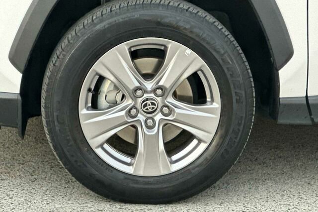 Used 2022 Toyota RAV4 XLE image 37