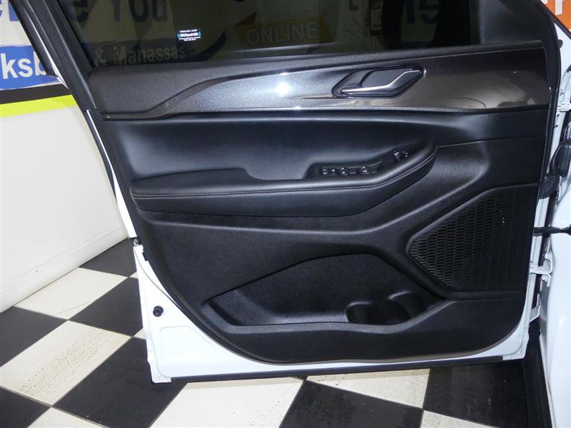 Used 2023 Jeep Grand Cherokee L Laredo image 26